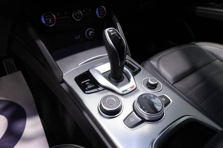 ALFA ROMEO Stelvio 28