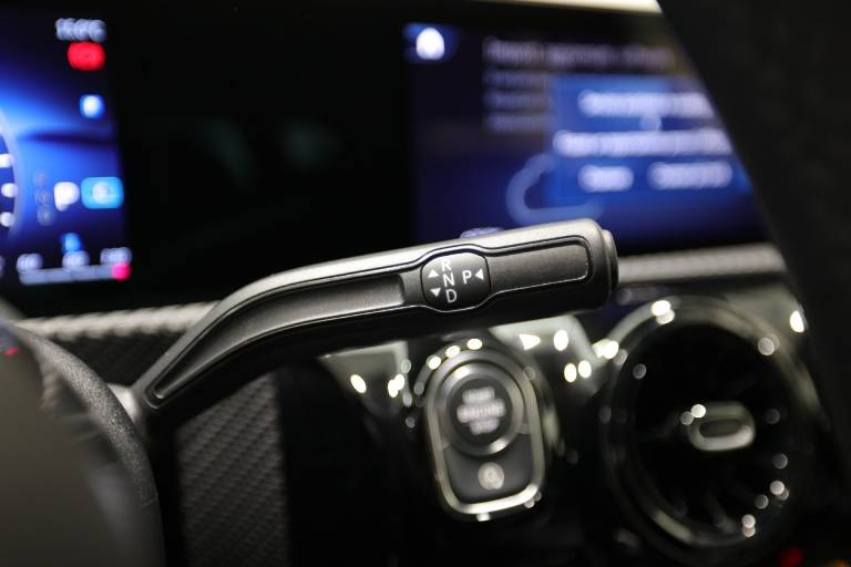 MERCEDES-BENZ A 180 25