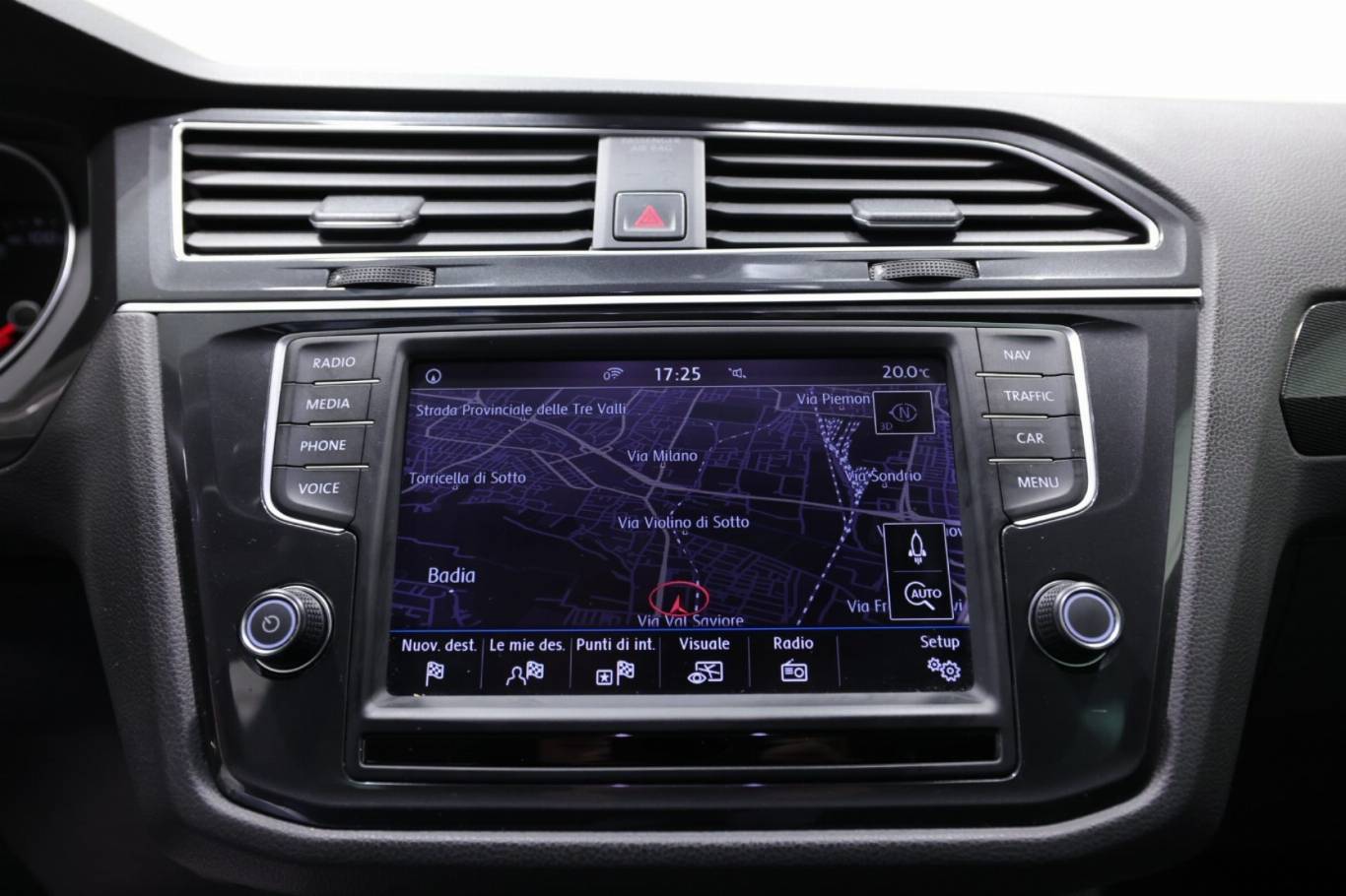 VOLKSWAGEN Tiguan 26