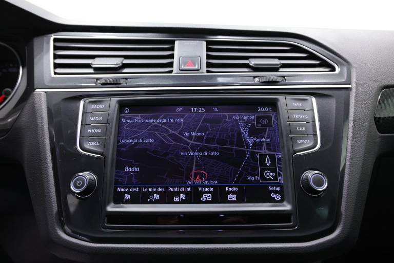 VOLKSWAGEN Tiguan 26