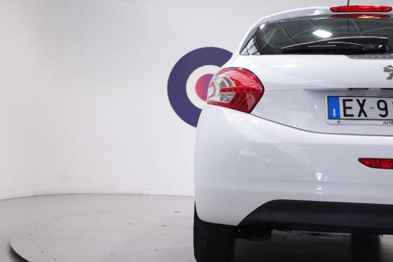 PEUGEOT 208 37