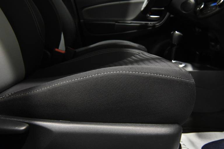TOYOTA Yaris 44