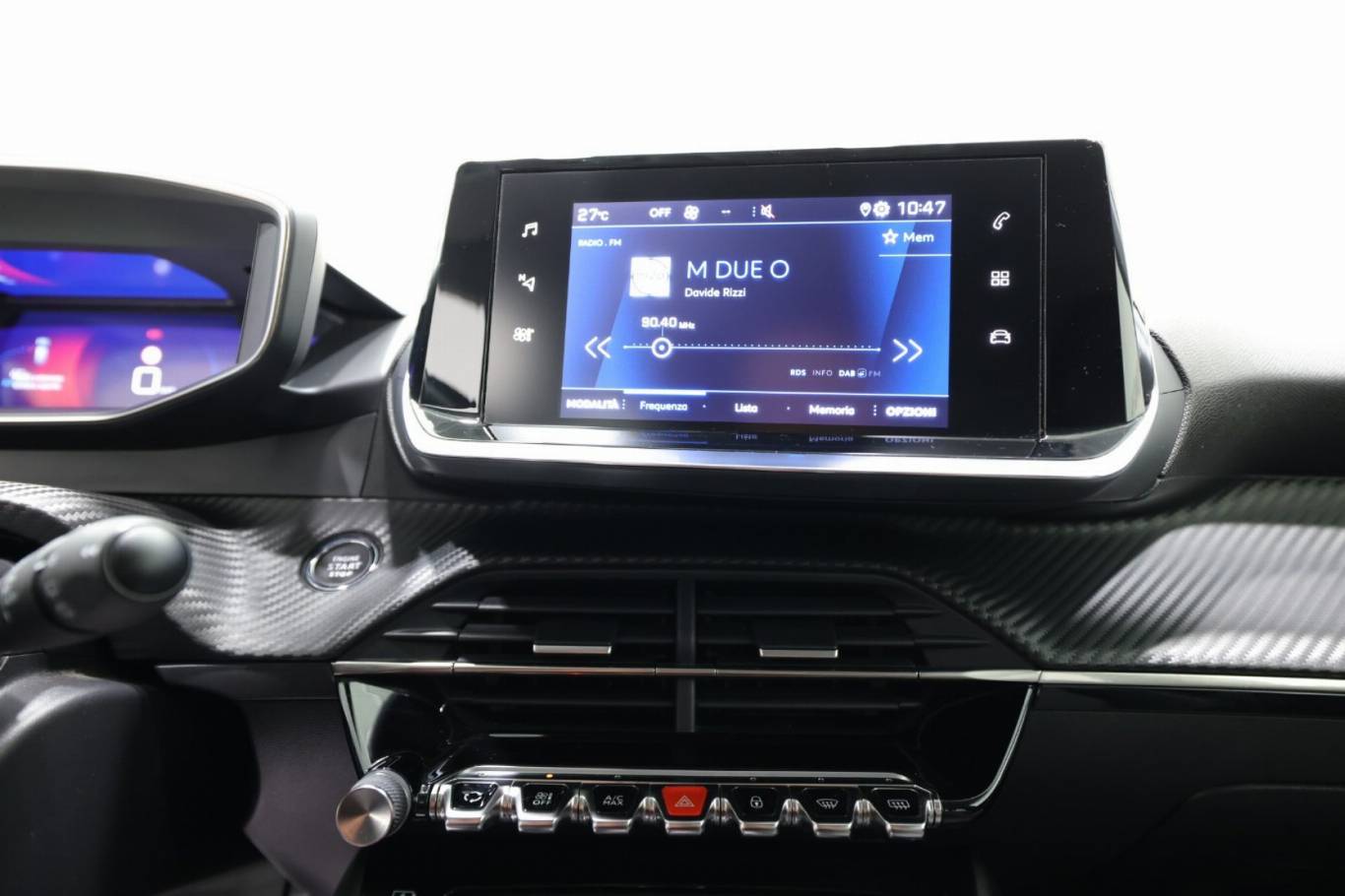 PEUGEOT 208 8