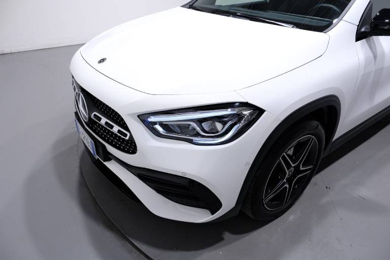 MERCEDES-BENZ GLA 250 17