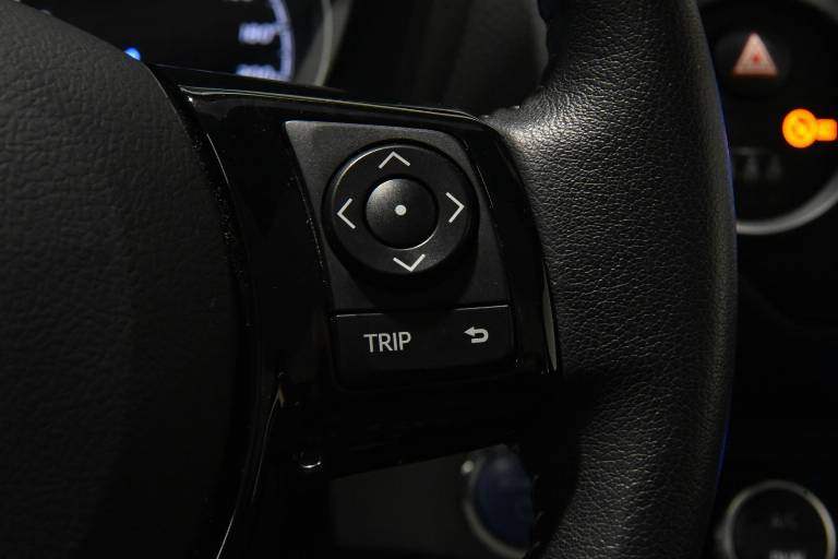 TOYOTA Yaris 10
