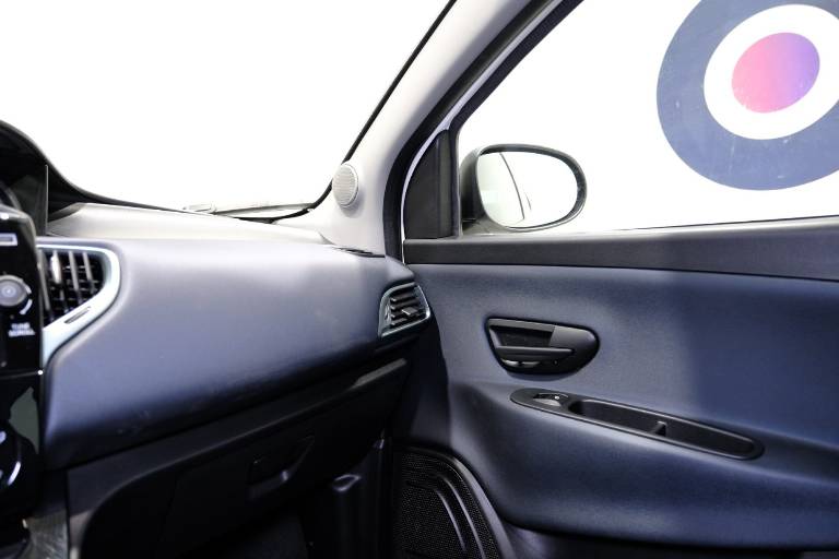 LANCIA Ypsilon 28