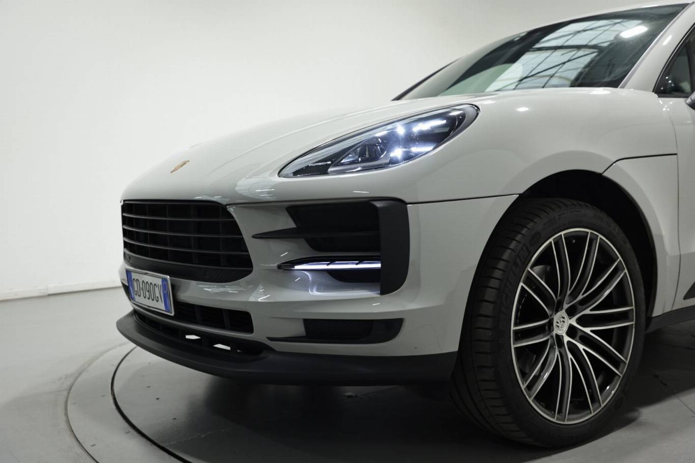 PORSCHE Macan 12