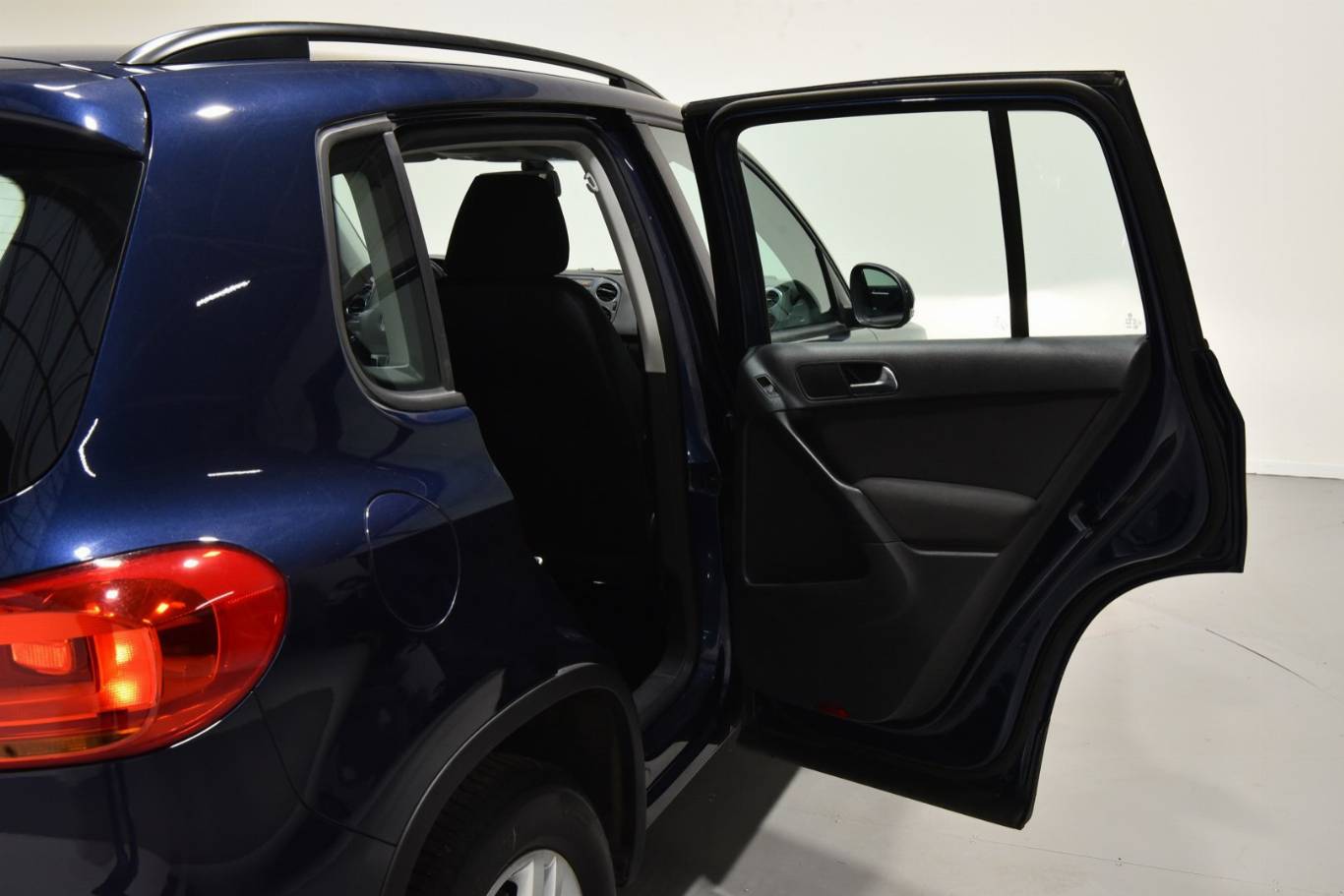 VOLKSWAGEN Tiguan 48