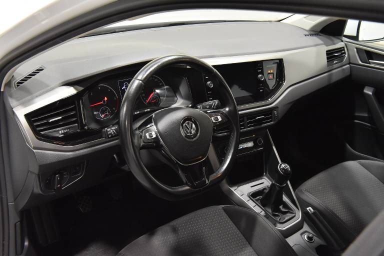 VOLKSWAGEN Polo 2