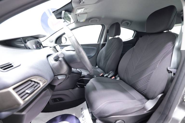 LANCIA Ypsilon 6