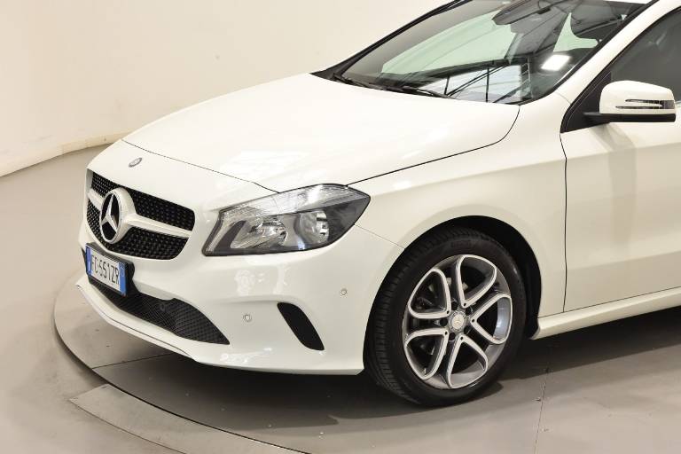 MERCEDES-BENZ A 180 19