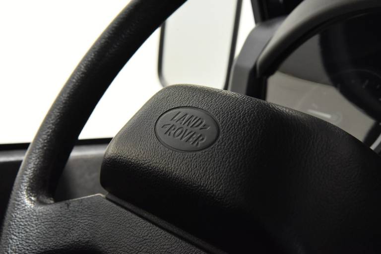 LAND ROVER Defender 34