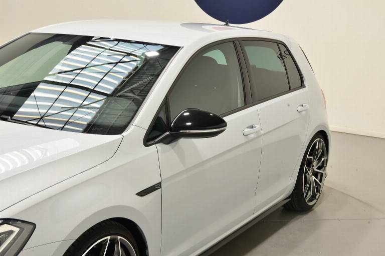 VOLKSWAGEN Golf 47