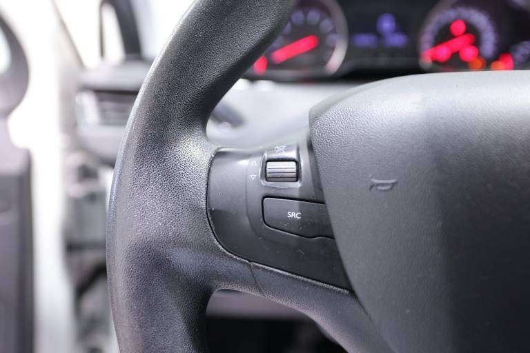 PEUGEOT 208 19