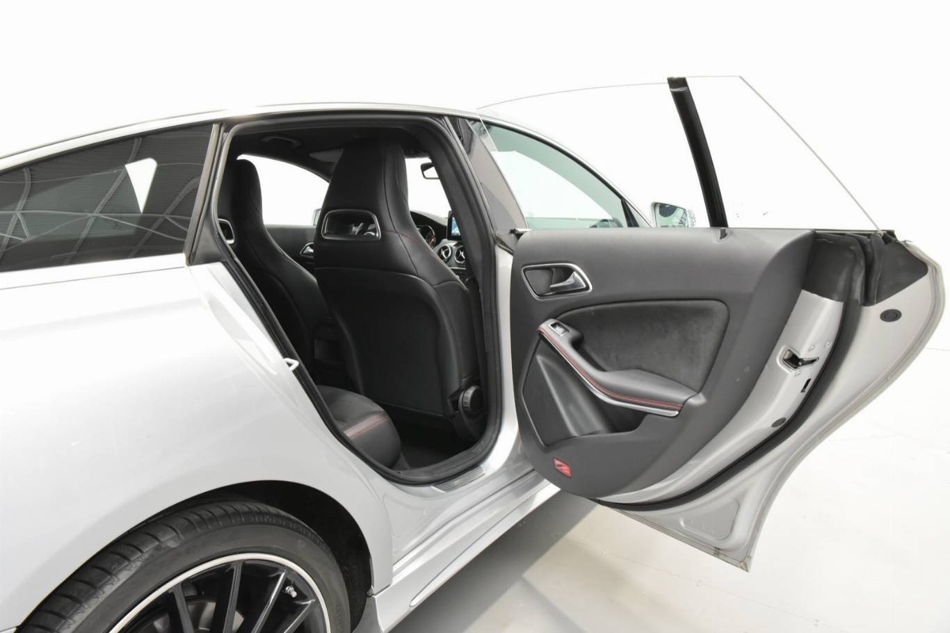 MERCEDES-BENZ CLA 200 58