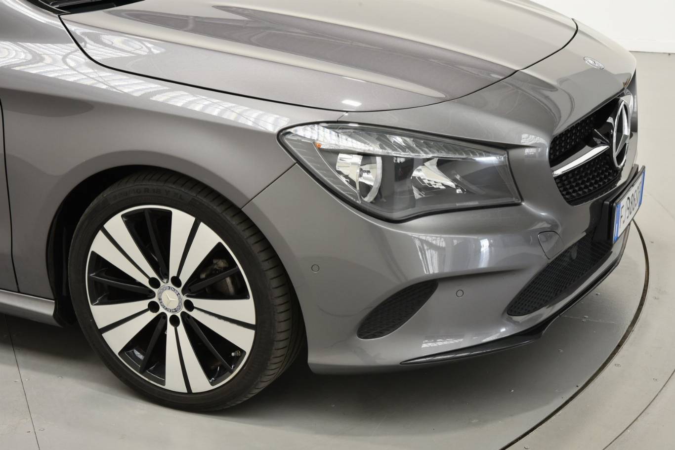 MERCEDES-BENZ CLA 200 52