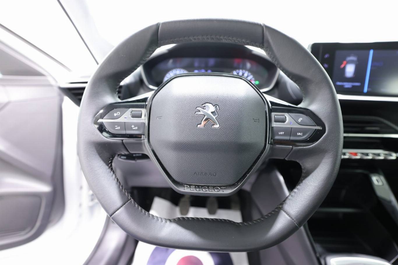 PEUGEOT 208 7