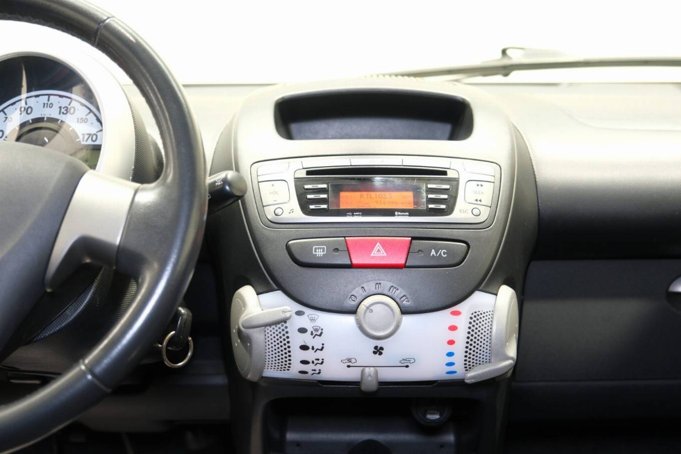 PEUGEOT 107 32