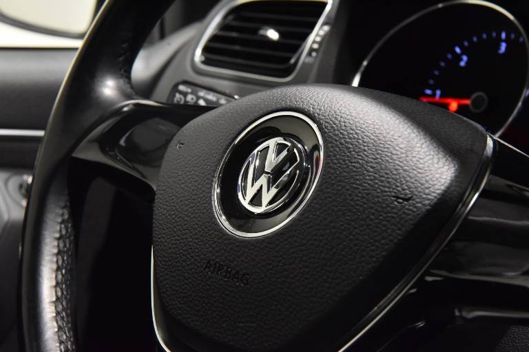 VOLKSWAGEN Polo 22