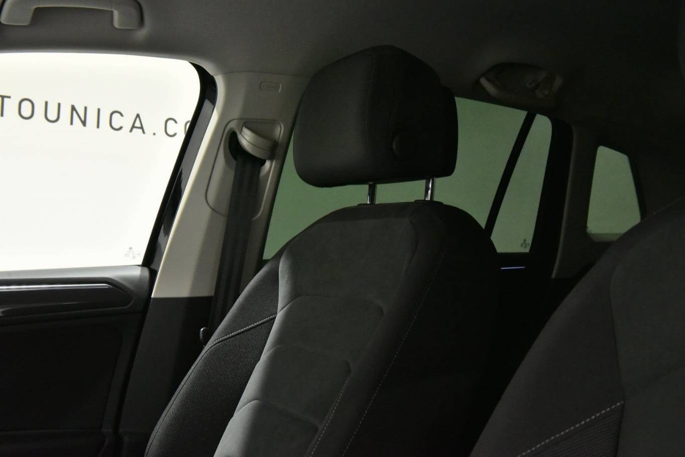 VOLKSWAGEN Tiguan 46