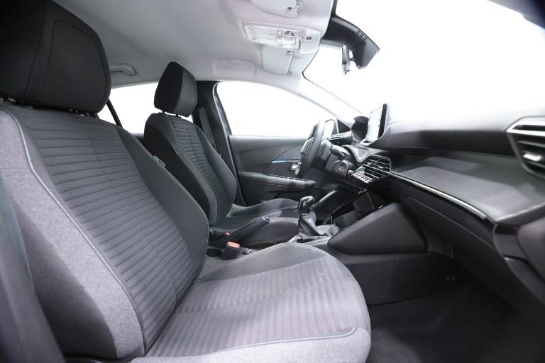 PEUGEOT 208 42