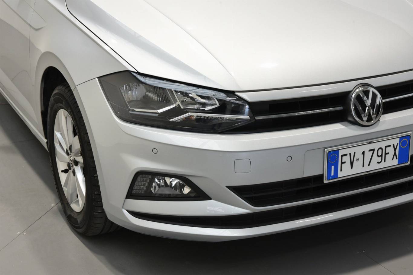 VOLKSWAGEN Polo 52