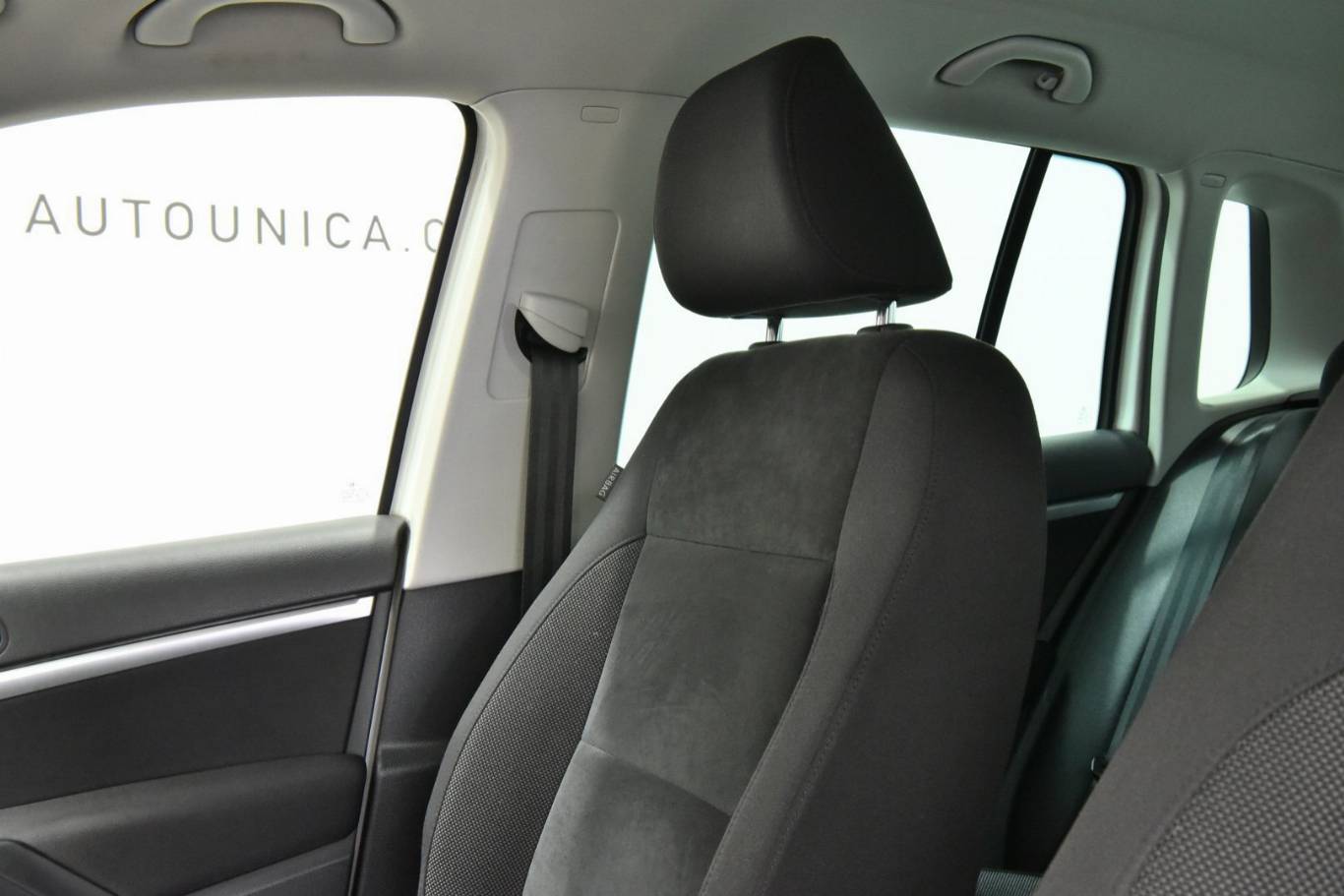 VOLKSWAGEN Tiguan 46