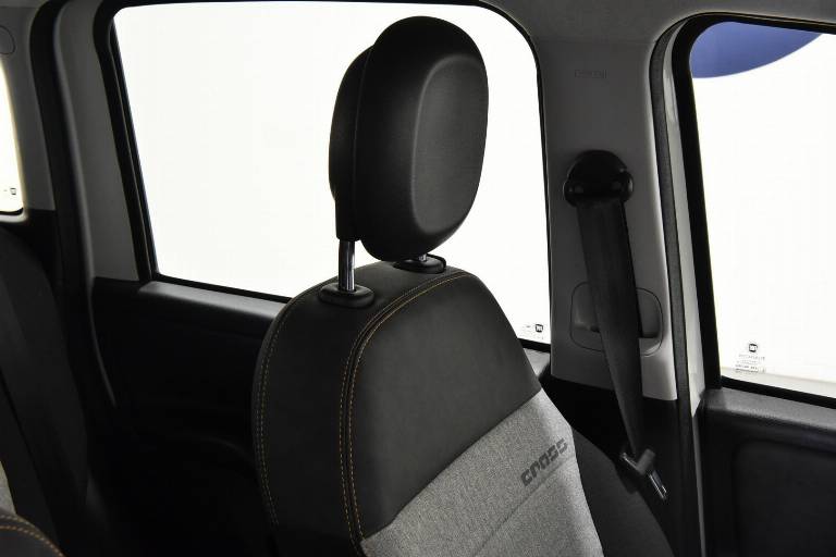FIAT Panda Cross 38