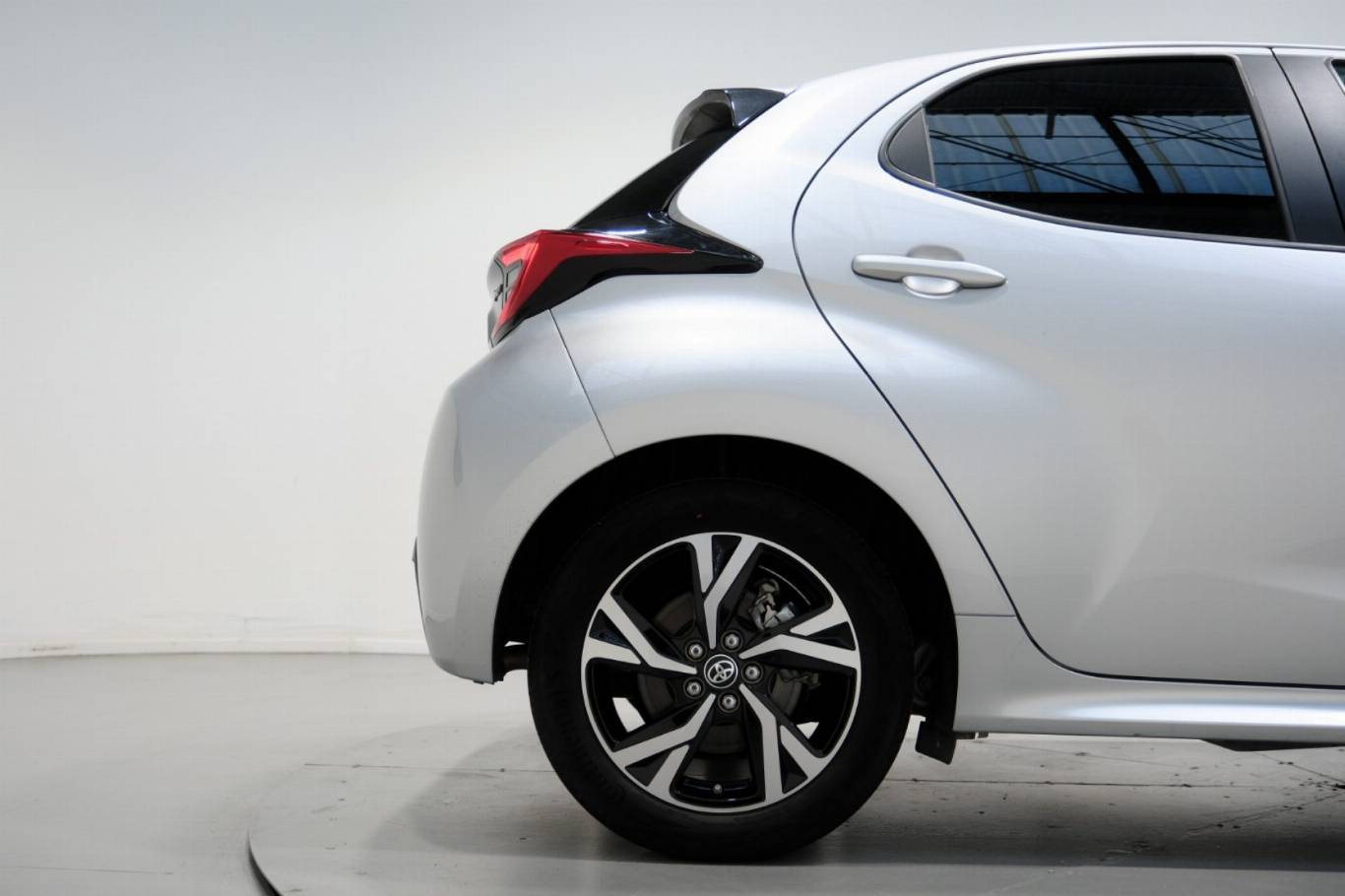 TOYOTA Yaris 49