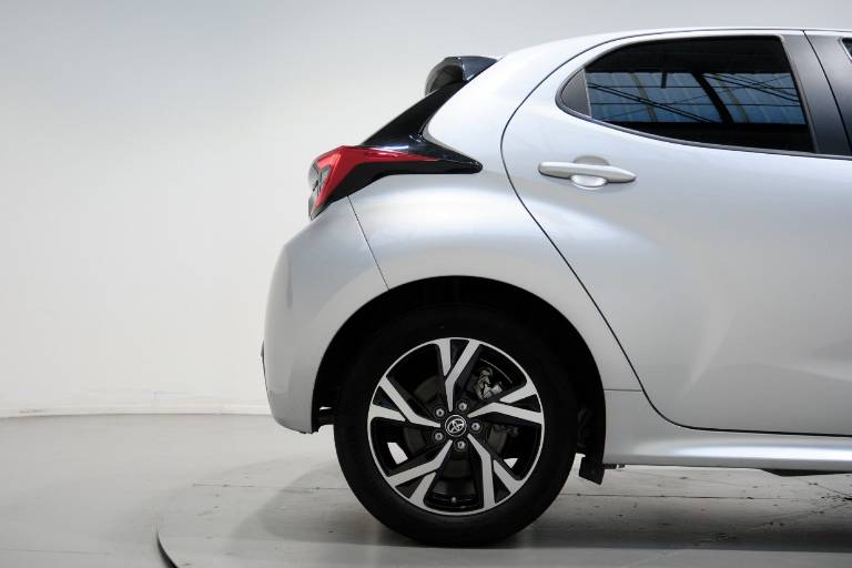 TOYOTA Yaris 49