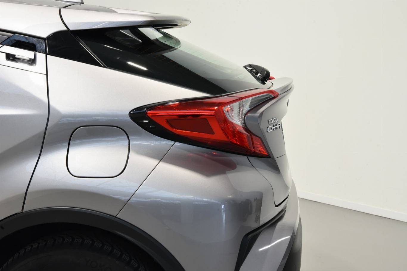 TOYOTA C-HR 38