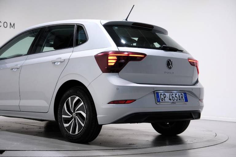 VOLKSWAGEN Polo 46