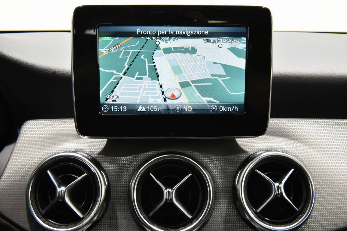 MERCEDES-BENZ GLA 200 12