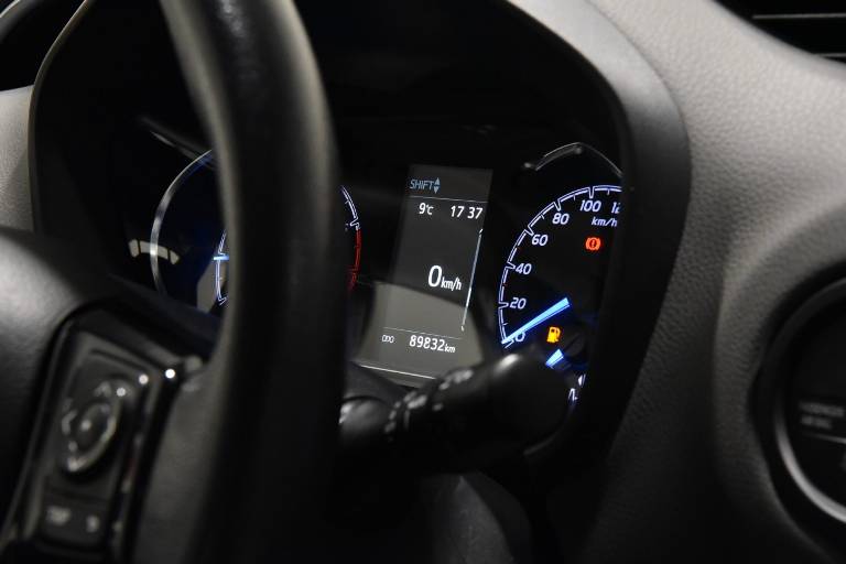 TOYOTA Yaris 32
