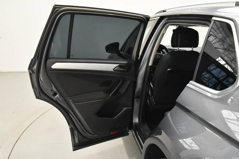 VOLKSWAGEN Tiguan 14
