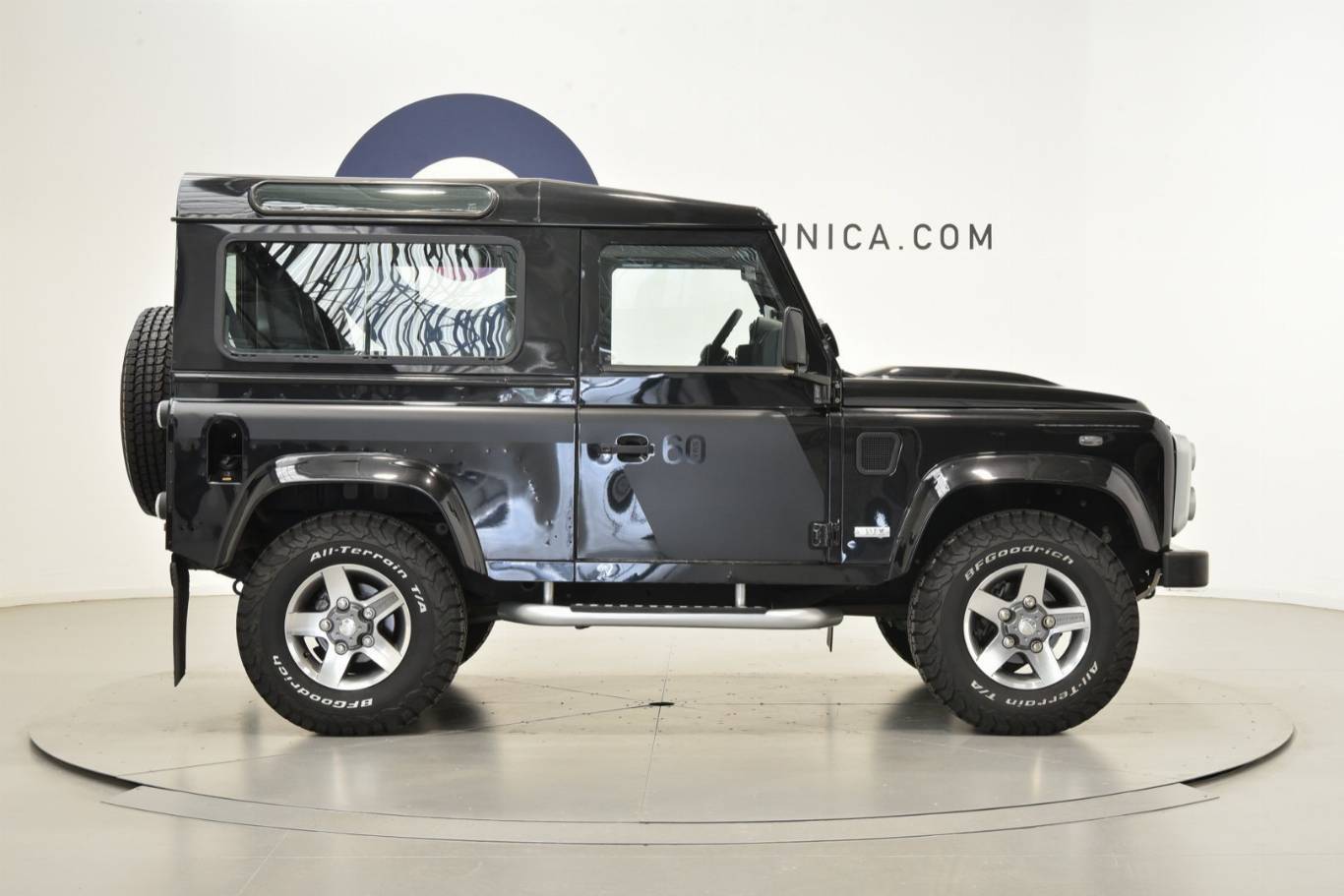 LAND ROVER Defender 29