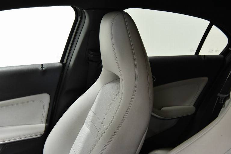 MERCEDES-BENZ A 180 20