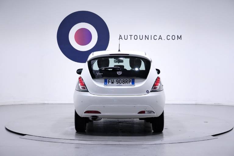 LANCIA Ypsilon 16