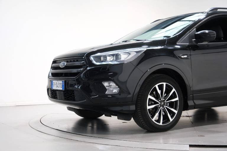 FORD Kuga 11