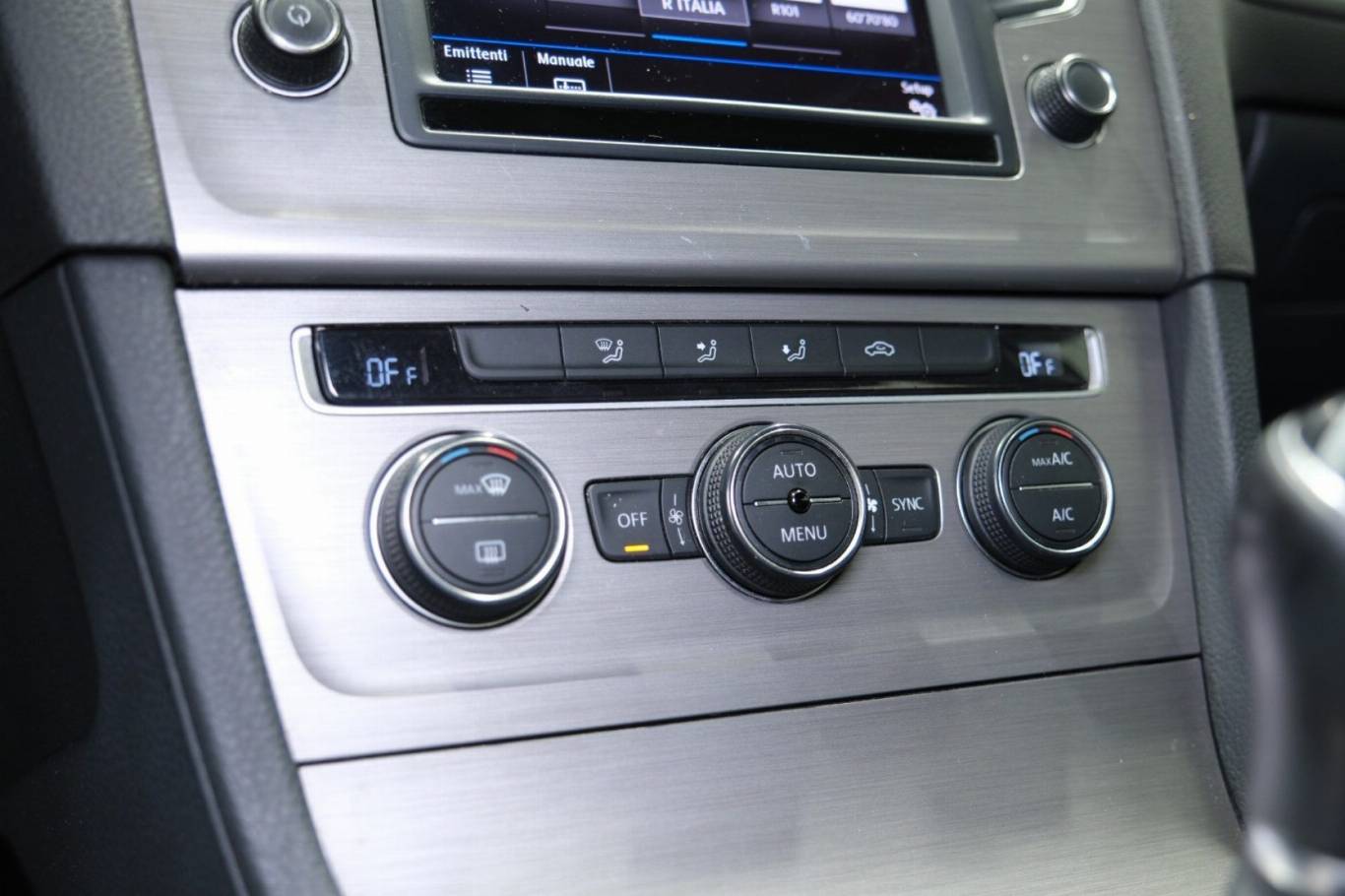 VOLKSWAGEN Golf 27