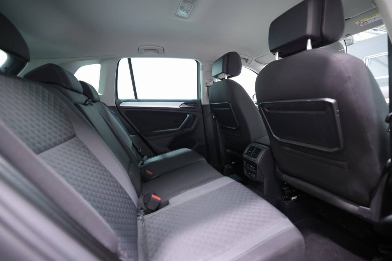VOLKSWAGEN Tiguan 48