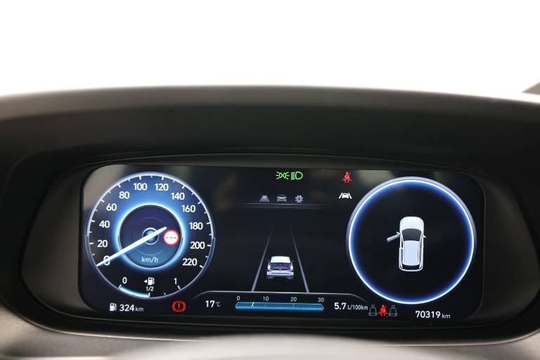 HYUNDAI I20 8