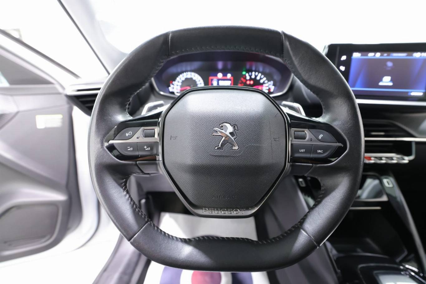PEUGEOT 208 7