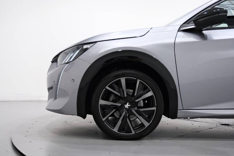 PEUGEOT 208 61