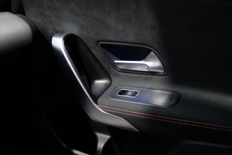 MERCEDES-BENZ A 200 39