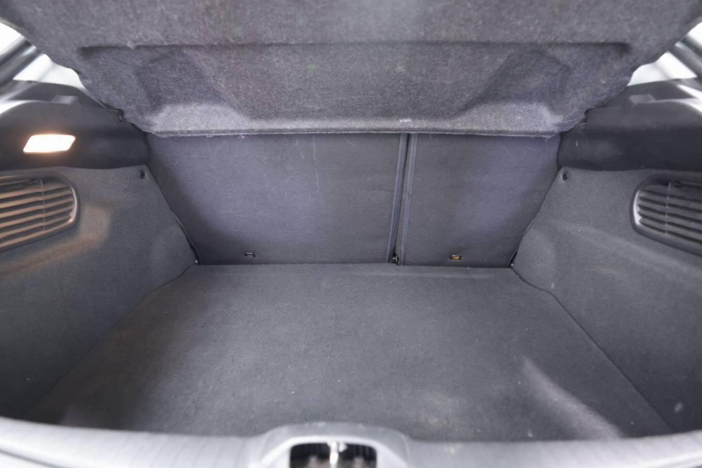 PEUGEOT 208 42