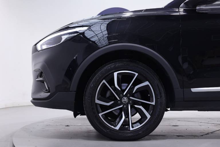 MG ZS 17