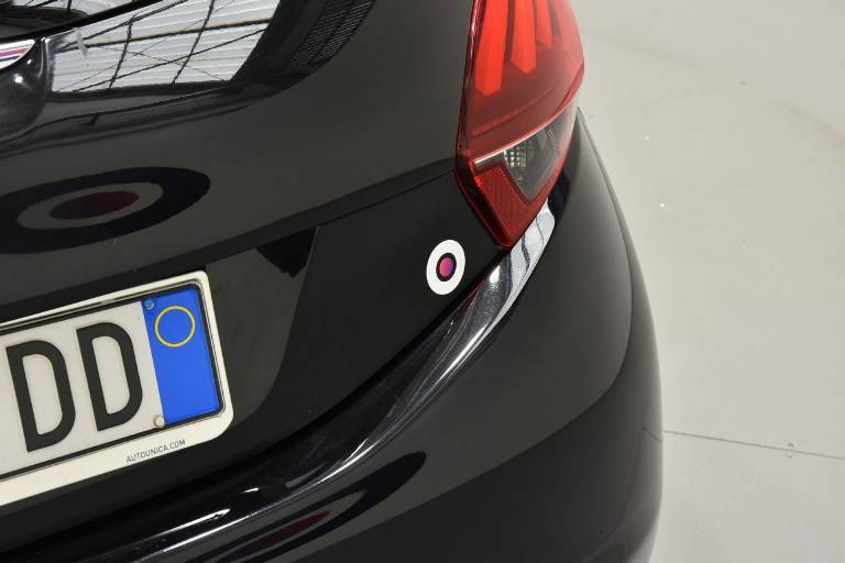 PEUGEOT 208 36