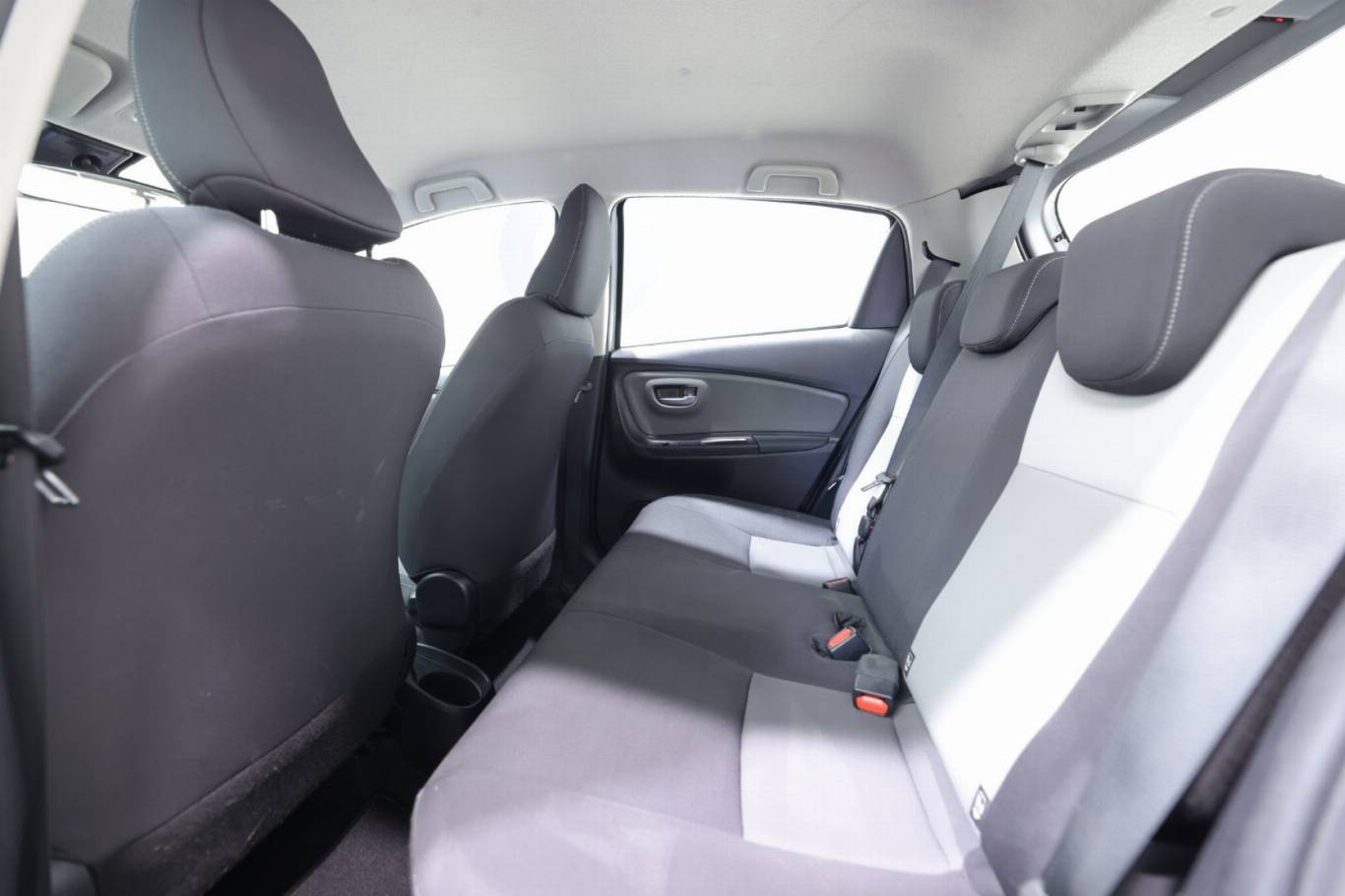 TOYOTA Yaris 32
