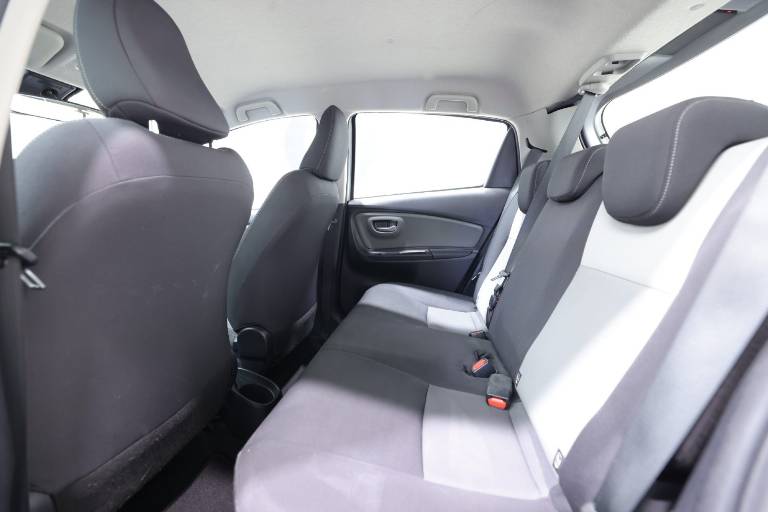 TOYOTA Yaris 32